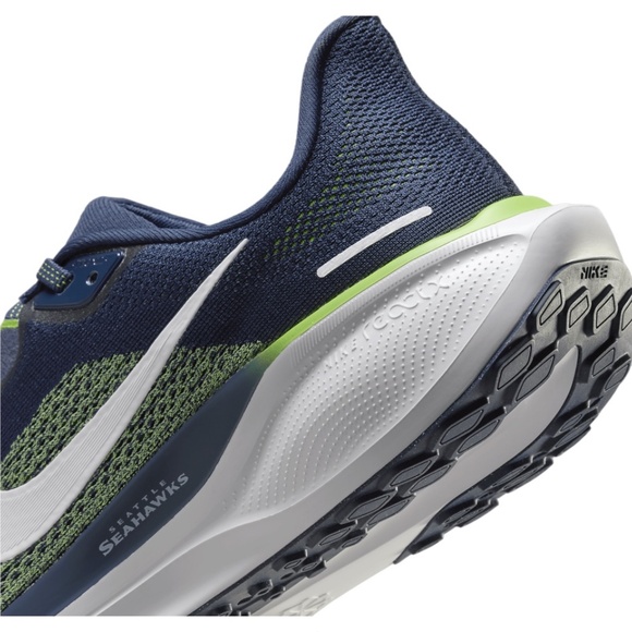NIB men's 9 or 10 Nike Air Zoom Pegasus 41 Seattle Seahawks FZ5096-400 NFL - Picture 7 of 8